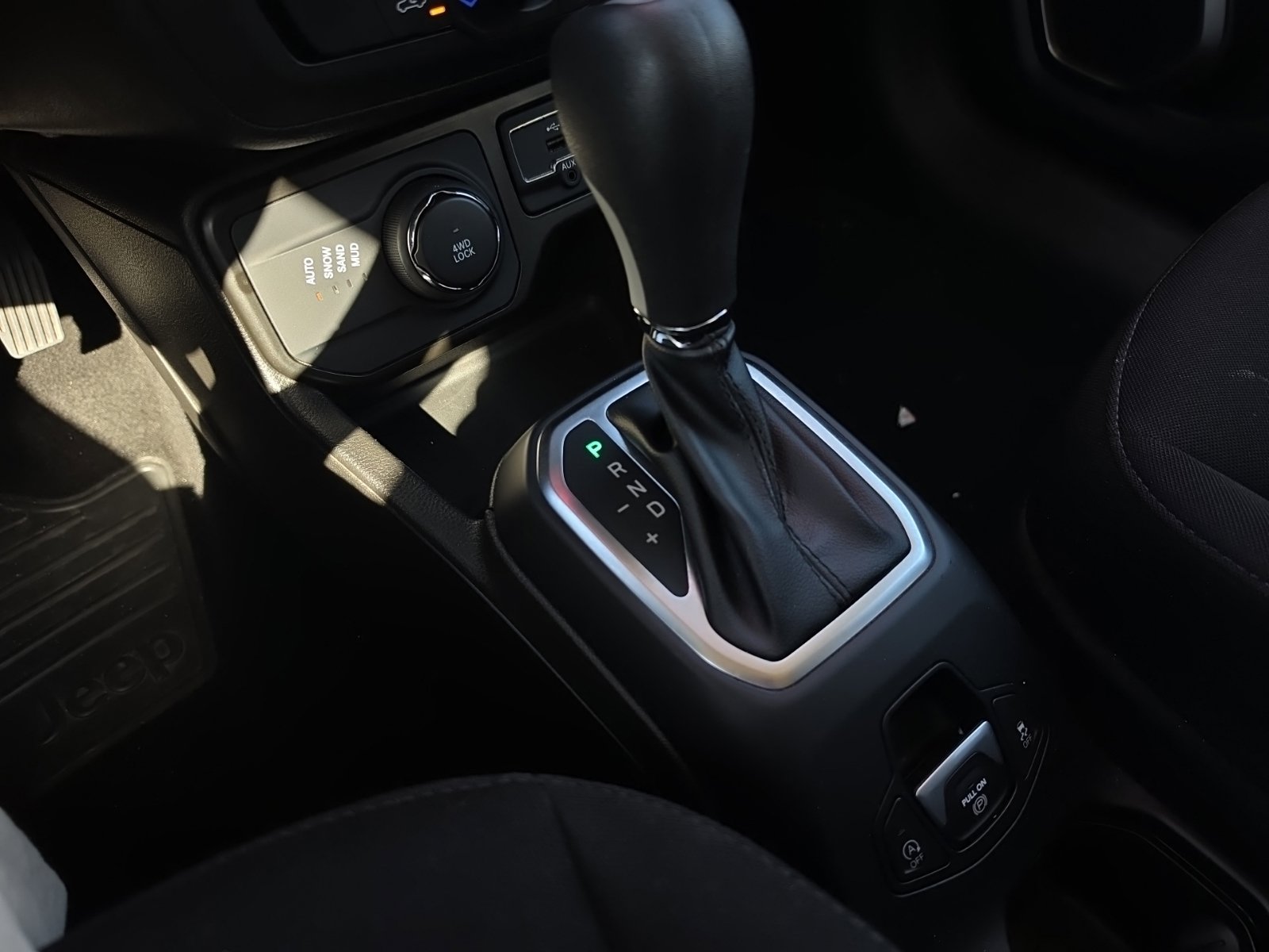 Used 2023 Jeep Renegade Latitude AWD/4WD image 15