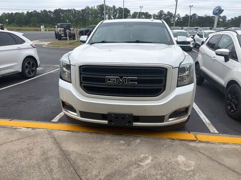 Used 2019 GMC Yukon SLT w/ Graphite Performance Edition AWD/4WD image 2