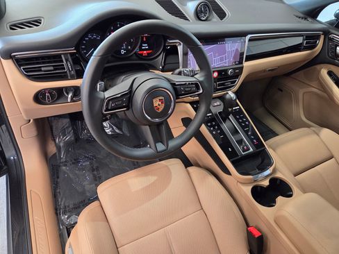 Certified 2026 Porsche Macan AWD/4WD image 4