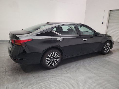 Used 2025 Nissan Altima 2.5 SV FWD image 10