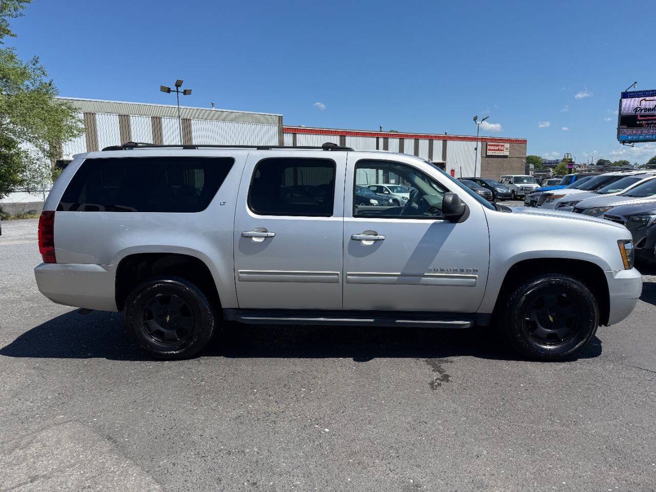 Used 2010 Chevrolet Suburban LT AWD/4WD image 4