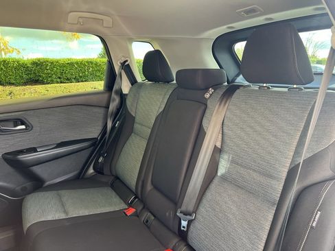 Used 2023 Nissan Rogue SV image 27