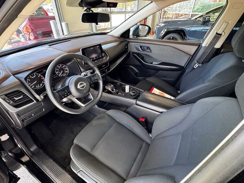 Used 2023 Nissan Rogue S image 16