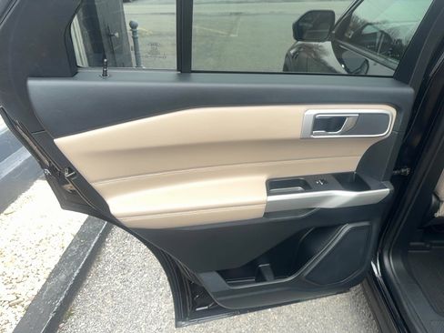 Used 2021 Ford Explorer XLT w/ Equipment Group 202A image 18