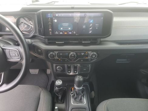 Used 2025 Jeep Wrangler Sport AWD/4WD image 10