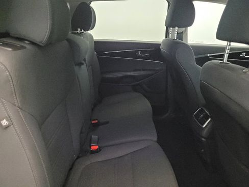 Used 2019 Kia Sorento AWD image 19