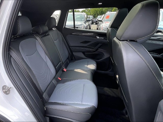 New 2026 Volkswagen Tiguan SE R-Line FWD image 12