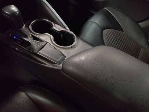 Used 2021 Toyota Camry SE image 26