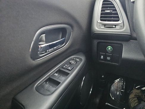 Used 2017 Honda HR-V EX image 40