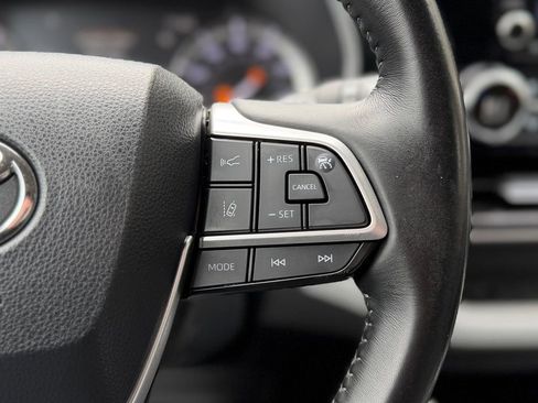 Used 2022 Toyota Highlander XLE image 16