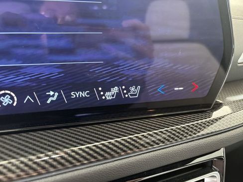 Certified 2024 Chevrolet Traverse RS image 35