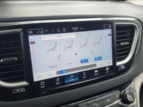 Certified 2024 Chrysler Pacifica Touring-L image 13