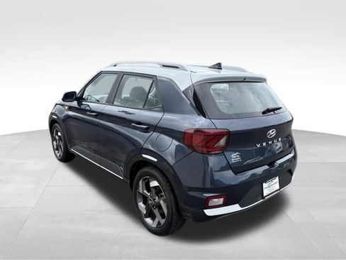 Used 2021 Hyundai Venue FWD image 11