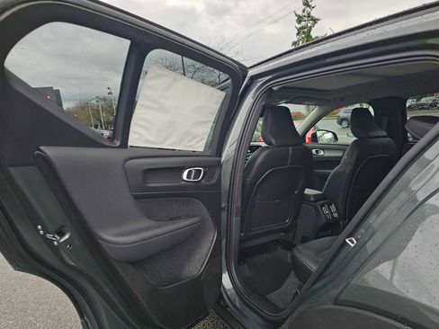 New 2026 Volvo XC40 B5 Core w/ Climate Package image 18