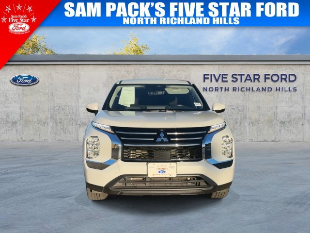 Used 2025 Mitsubishi Outlander ES FWD image 3