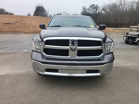 Used 2021 RAM 1500 Classic SLT image 8