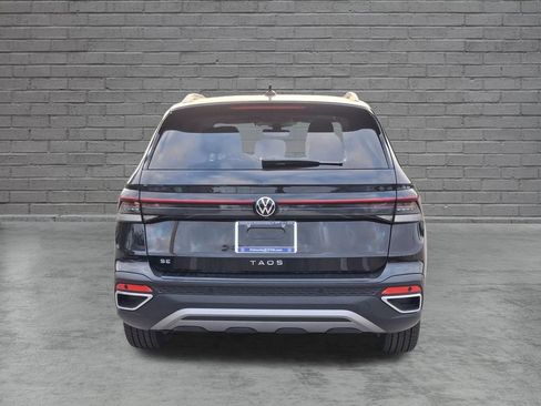 New 2026 Volkswagen Taos SE FWD image 4