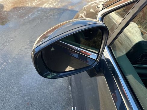 Used 2020 Chrysler Pacifica Touring-L image 30