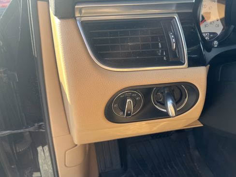 Used 2017 Porsche Macan S image 28