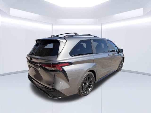 Used 2026 Toyota Sienna XSE FWD image 6