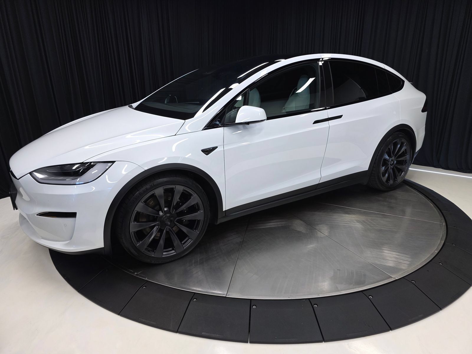 Used 2022 Tesla Model X Plaid AWD/4WD image 12