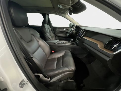 Used 2021 Volvo XC60 T5 Momentum w/ Advanced Package AWD/4WD image 22