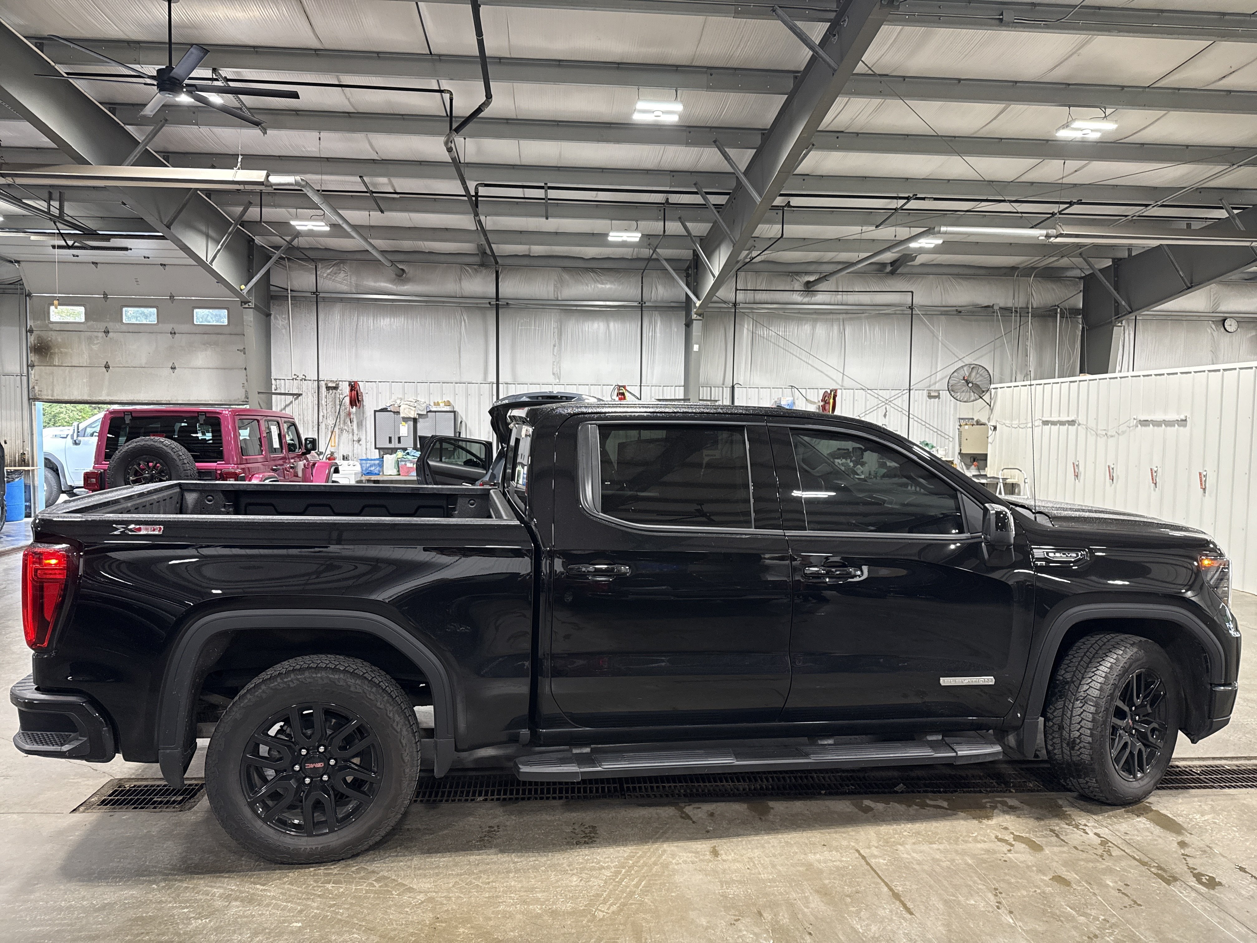 Used 2024 GMC Sierra 1500 Elevation w/ Elevation Premium Package AWD/4WD image 2
