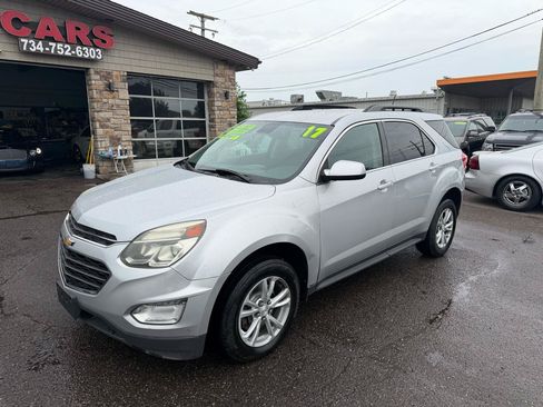 Used 2017 Chevrolet Equinox LT w/ Convenience Package AWD/4WD image 3