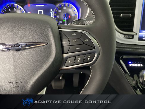 New 2026 Chrysler Pacifica Select FWD image 21
