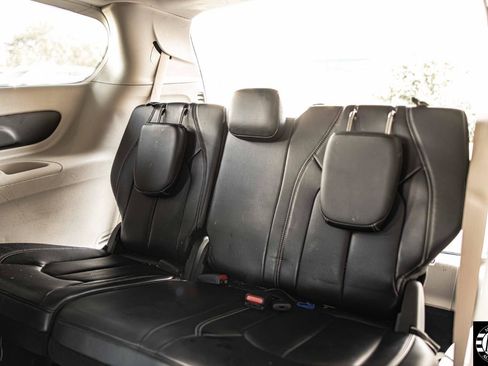 Used 2023 Chrysler Pacifica Touring-L FWD image 27