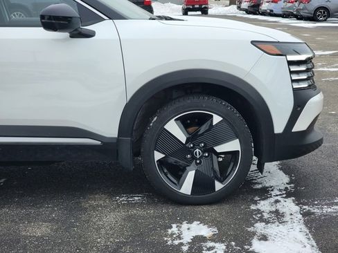 Used 2025 Nissan Kicks SR w/ SR Premium Package image 9