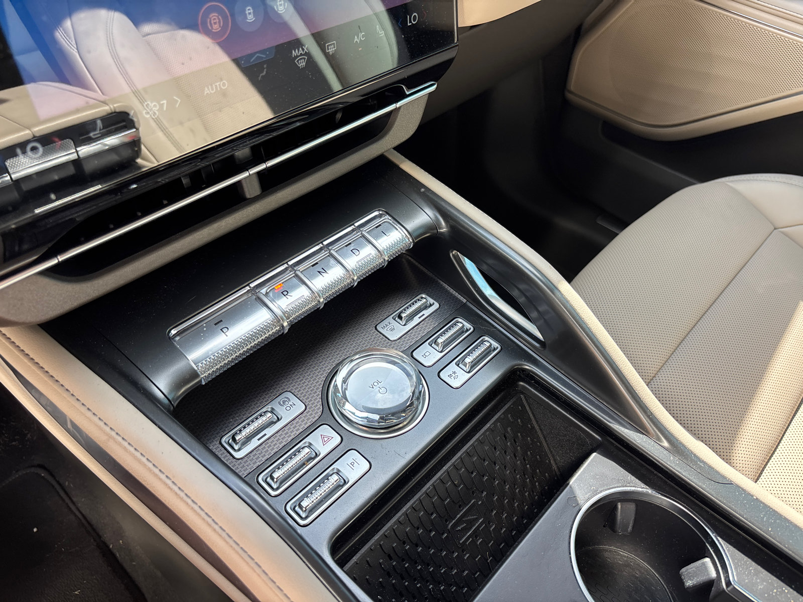 Certified 2025 Lincoln Nautilus Premier AWD/4WD image 22