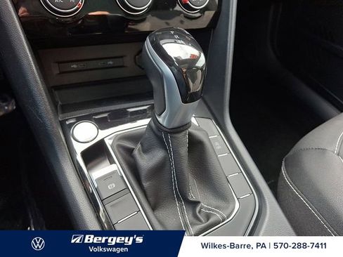 Certified 2023 Volkswagen Taos SE w/ Panoramic Sunroof Package image 18