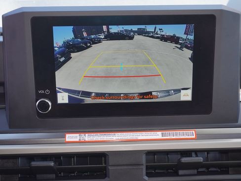 Certified 2025 Toyota Tacoma SR5 AWD/4WD image 15