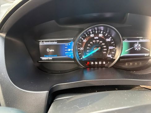 Used 2017 Ford Explorer Limited image 16