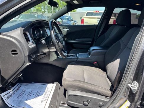 Used 2022 Dodge Charger SXT RWD image 11