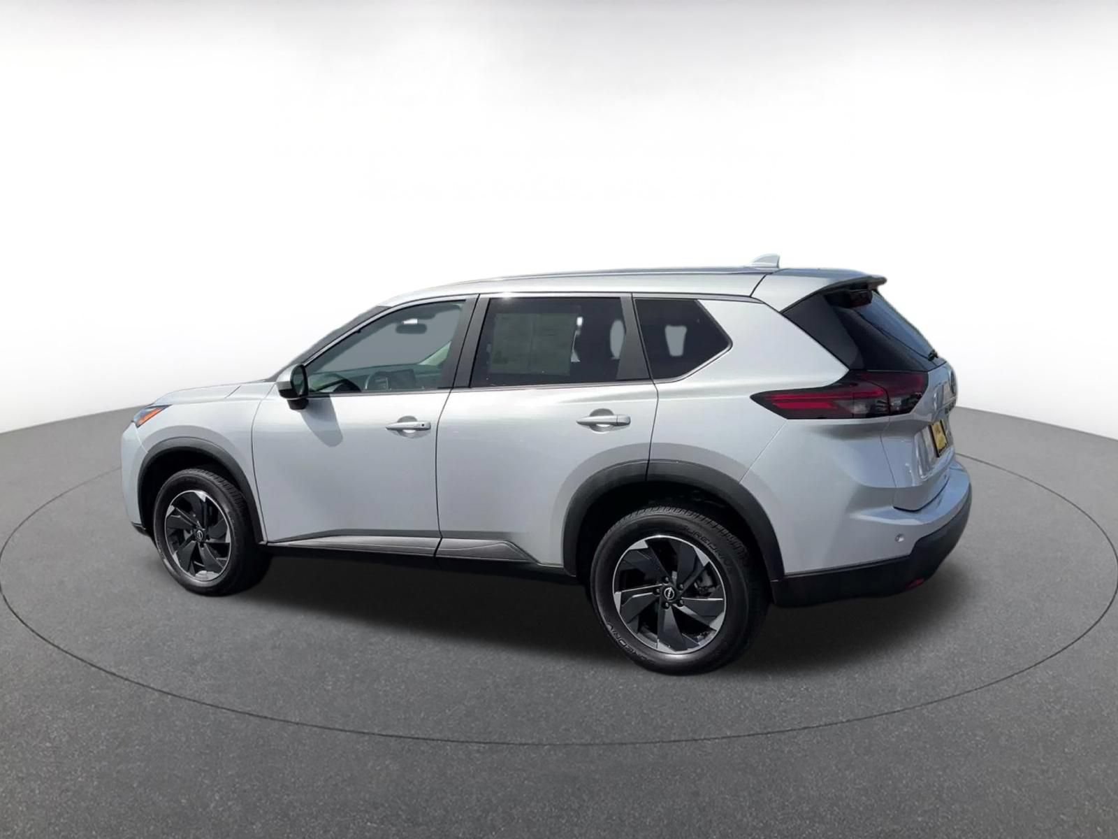 Used 2025 Nissan Rogue SV AWD/4WD image 9