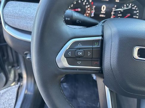 Used 2023 Jeep Compass Latitude AWD/4WD image 17