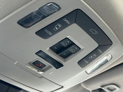 Used 2023 Toyota Sienna XLE image 25