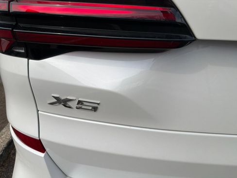 Used 2024 BMW X5 xDrive40i w/ M Sport Package image 9