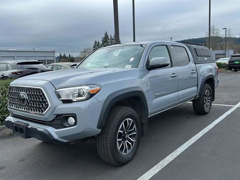 Used 2018 Toyota Tacoma TRD Off-Road image 1