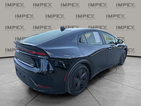 Used 2025 Toyota Prius LE image 5