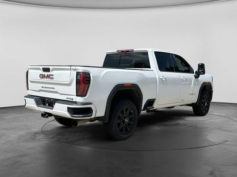 Used 2025 GMC Sierra 2500 AT4 AWD/4WD image 9
