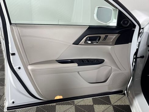 Used 2014 Honda Accord Plug-In Sedan image 10