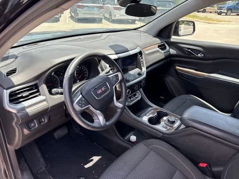 Used 2023 GMC Acadia SLE w/ Driver Convenience Package FWD image 9
