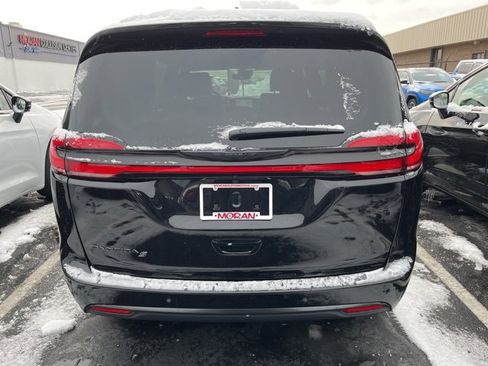 New 2026 Chrysler Pacifica Select w/ S Appearance Package image 5