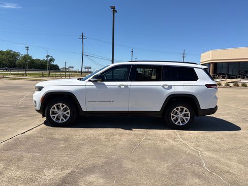 Used 2022 Jeep Grand Cherokee L Limited w/ Luxury Tech Group II image 2