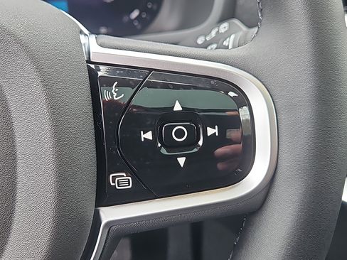 New 2026 Volvo XC90 B6 Plus w/ Protection Package Premier image 16