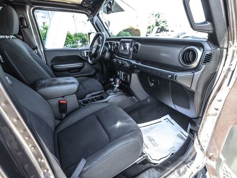Used 2018 Jeep Wrangler Unlimited Sport S AWD/4WD image 24