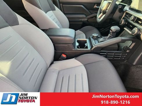 Used 2025 Toyota Tacoma TRD Off-Road image 15